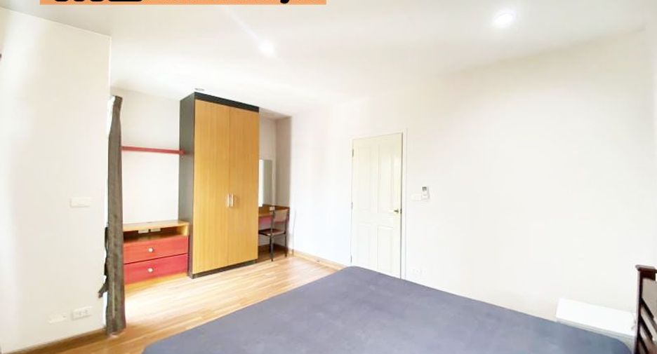 For rent 3 bedrooms townhouse in Suan Luang, Bangkok