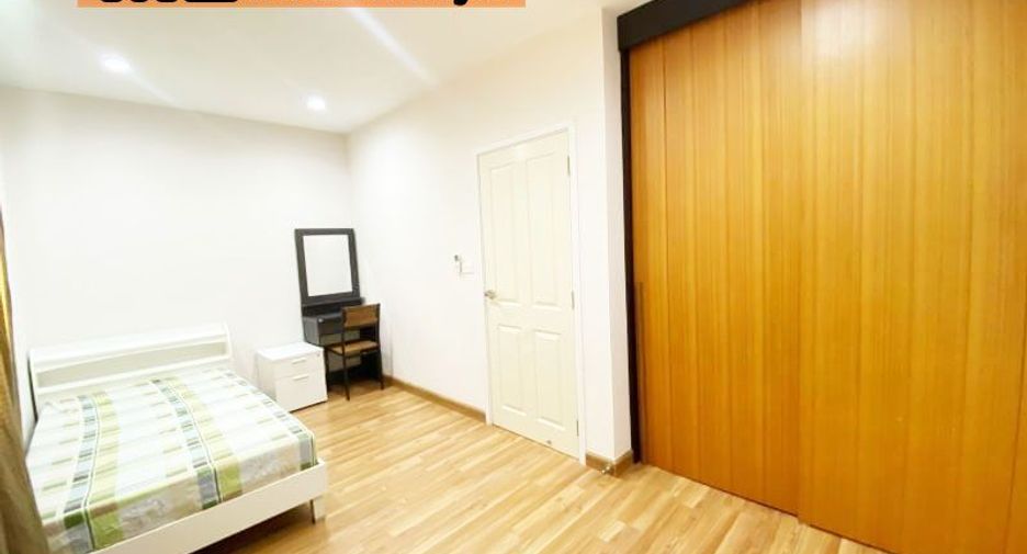 For rent 3 bedrooms townhouse in Suan Luang, Bangkok