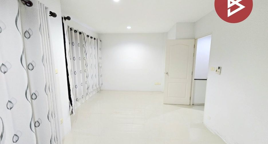 Casa adosada en venta de 3 habitaciones en Mueang Nakhon Pathom, Nakhon Pathom
