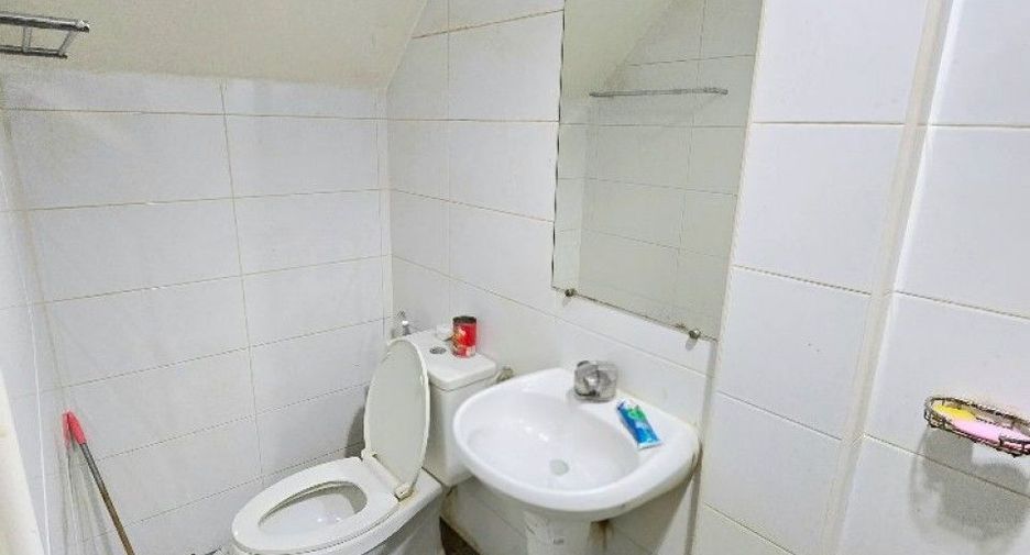 Casa adosada en venta de 3 habitaciones en Mueang Nakhon Pathom, Nakhon Pathom