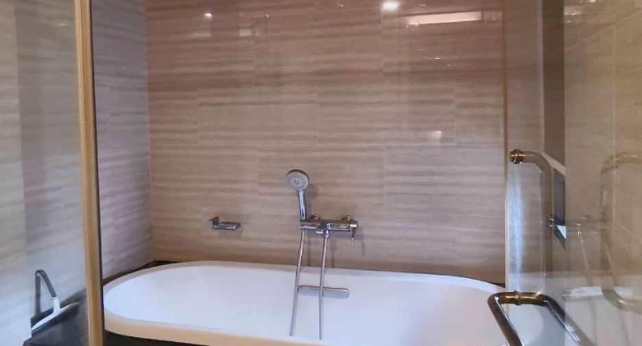 Condo en alquiler de 2 habitaciones en Pathum Wan, Bangkok