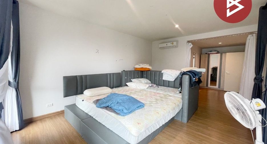 Casa adosada en venta de 3 habitaciones en Phra Pradaeng, Samut Prakan