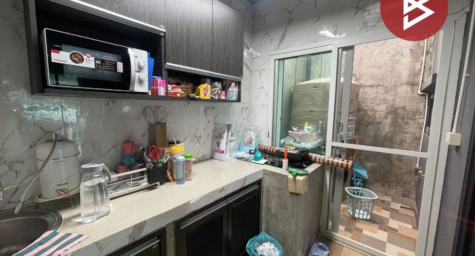 Casa adosada en venta de 3 habitaciones en Phra Pradaeng, Samut Prakan