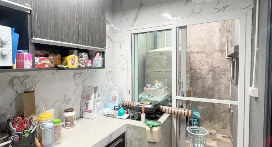 Casa adosada en venta de 3 habitaciones en Phra Pradaeng, Samut Prakan