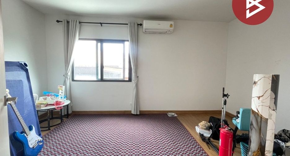 Casa adosada en venta de 3 habitaciones en Phra Pradaeng, Samut Prakan