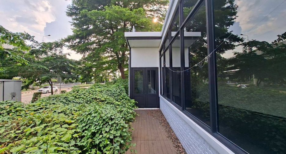 For rent retail Space in Sathon, Bangkok