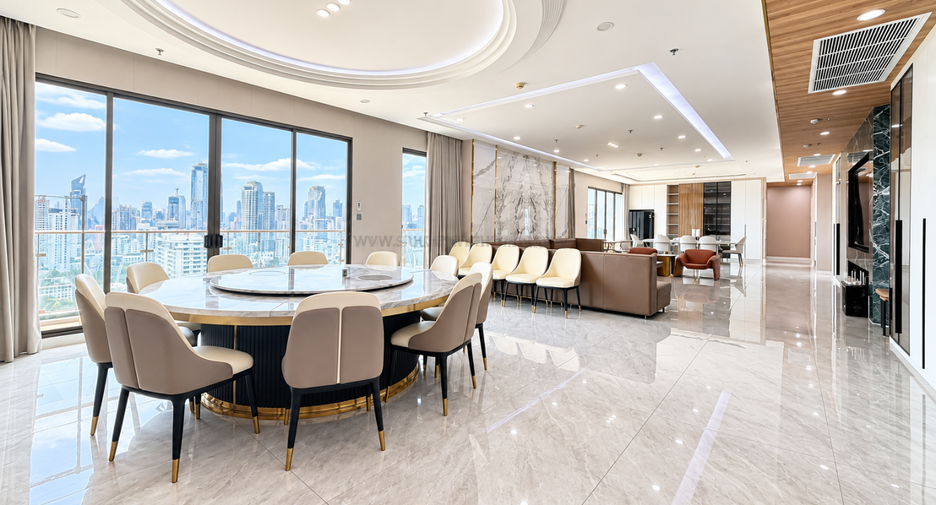 For sale 4 bedrooms condo in Watthana, Bangkok