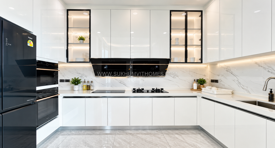 For sale 4 bedrooms condo in Watthana, Bangkok