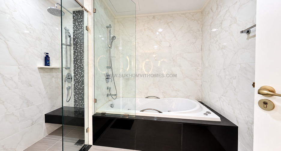 For sale 4 bedrooms condo in Watthana, Bangkok