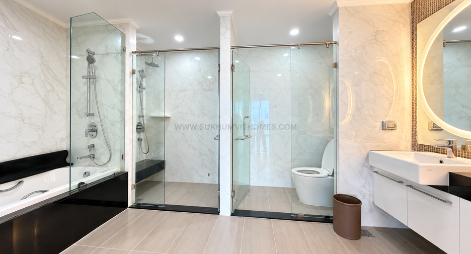 For sale 4 bedrooms condo in Watthana, Bangkok
