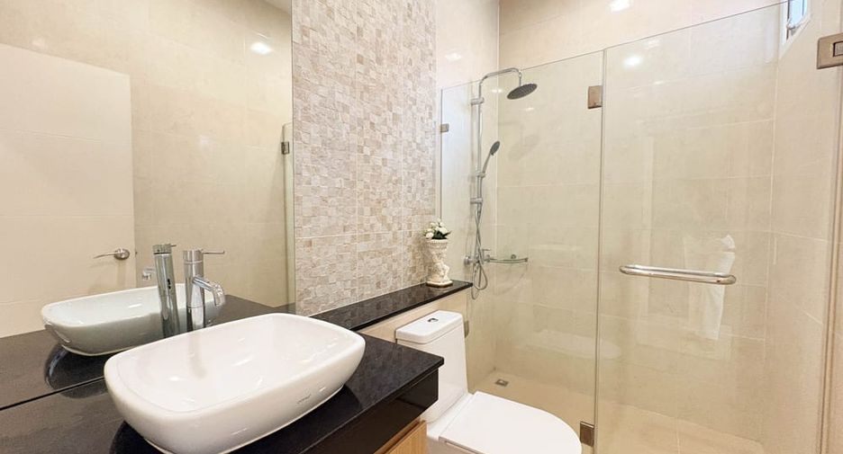 Haus zur Miete mit 3 Zimmer in Bang Lamung, Chonburi