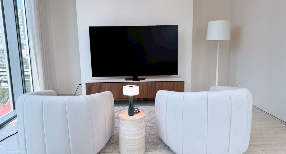 For rent 2 bedrooms condo in Pathum Wan, Bangkok