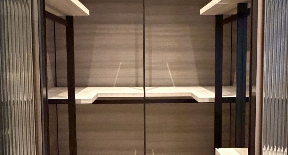 For rent 2 bedrooms condo in Pathum Wan, Bangkok