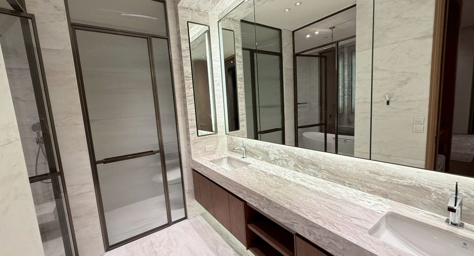For rent 2 bedrooms condo in Pathum Wan, Bangkok