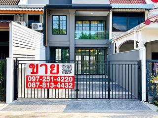 For sale 2 bedrooms townhouse in Bang Kapi, Bangkok