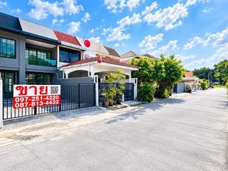 For sale 2 bedrooms townhouse in Bang Kapi, Bangkok
