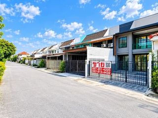 For sale 2 bedrooms townhouse in Bang Kapi, Bangkok