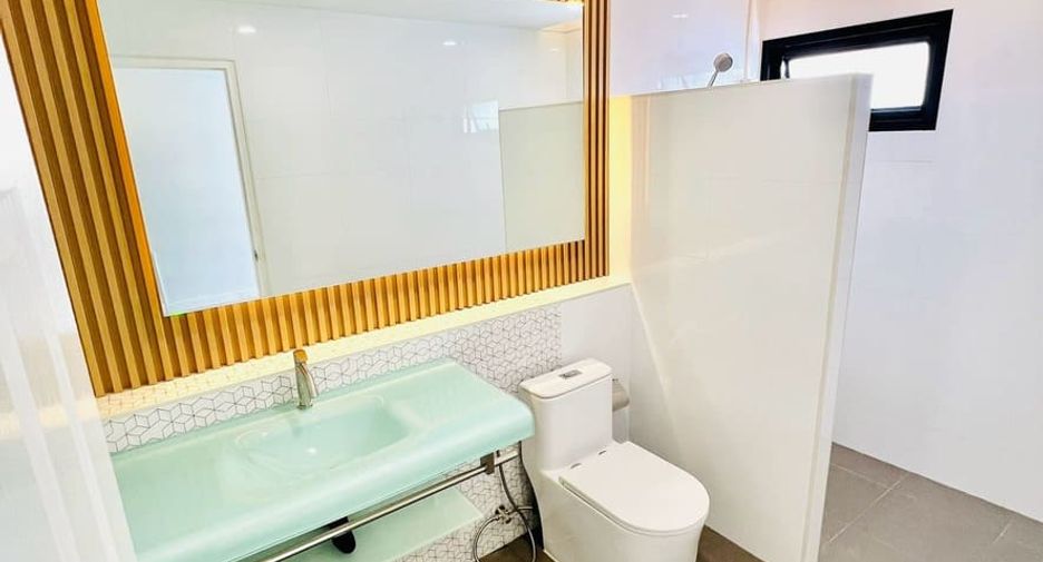For sale 2 bedrooms townhouse in Bang Kapi, Bangkok