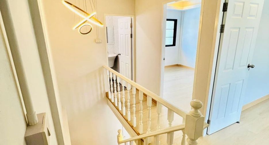 For sale 2 bedrooms townhouse in Bang Kapi, Bangkok