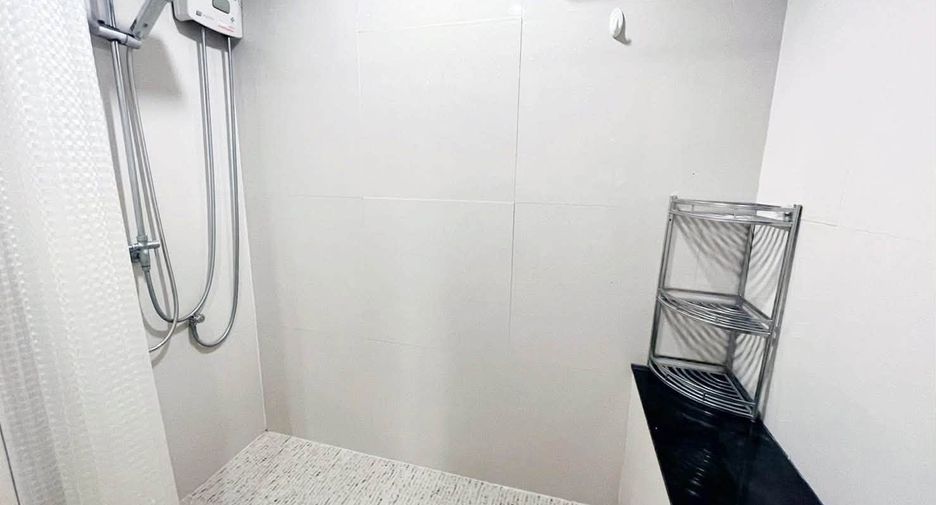 For rent 2 bedrooms condo in Huai Khwang, Bangkok