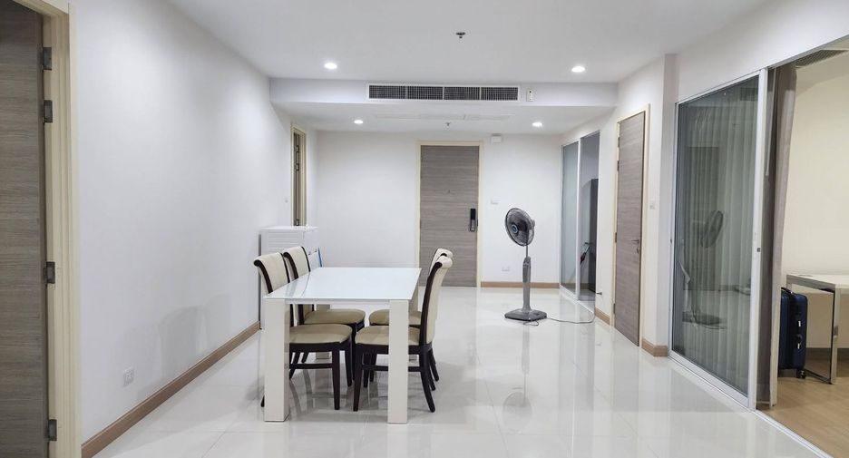For rent 3 bedrooms condo in Yan Nawa, Bangkok