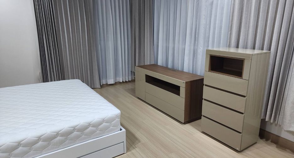 For rent 3 bedrooms condo in Yan Nawa, Bangkok