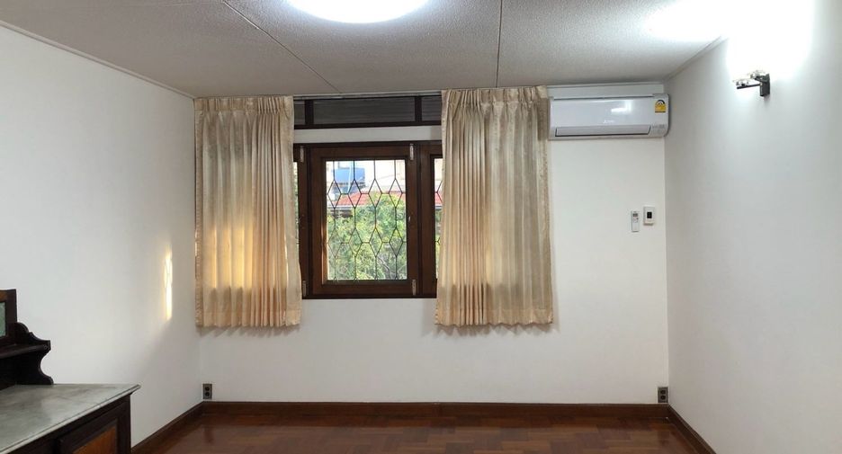 For rent 5 bedrooms house in Bang Na, Bangkok