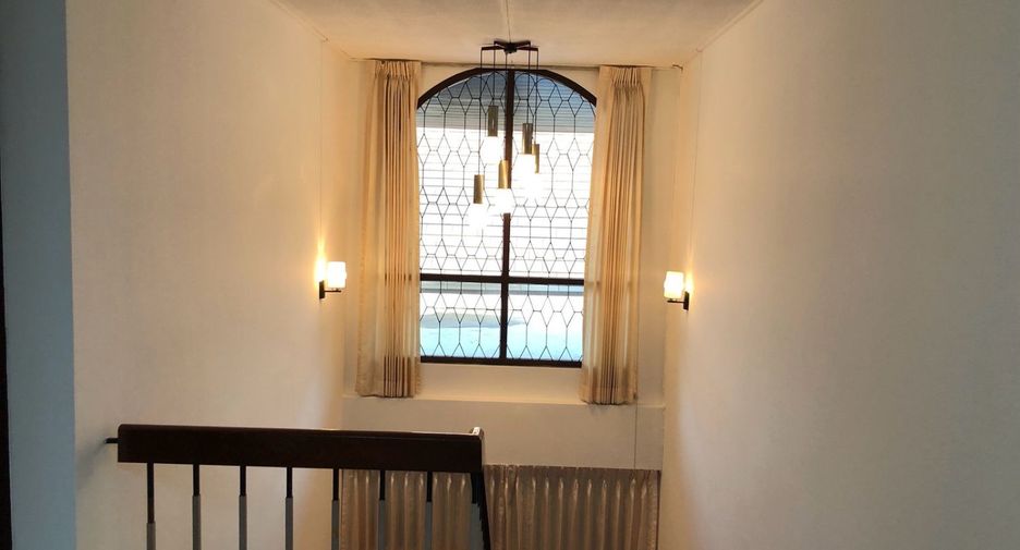 For rent 5 bedrooms house in Bang Na, Bangkok