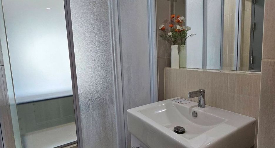 Wohnung zur Miete mit 2 Zimmer in Huai Khwang, Bangkok