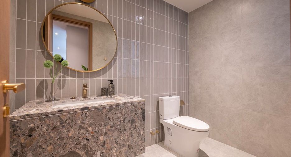 For rent 2 bedrooms condo in Khlong Toei, Bangkok
