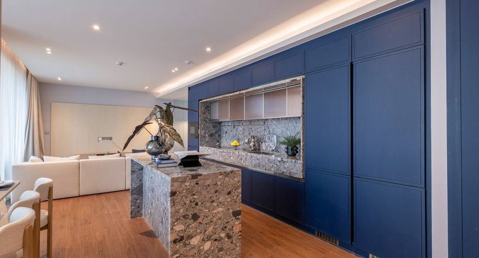 For rent 2 bedrooms condo in Khlong Toei, Bangkok