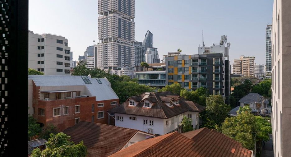 For rent 2 bedrooms condo in Khlong Toei, Bangkok
