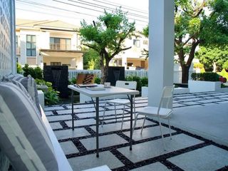 Casa en alquiler de 6 habitaciones en Lat Krabang, Bangkok