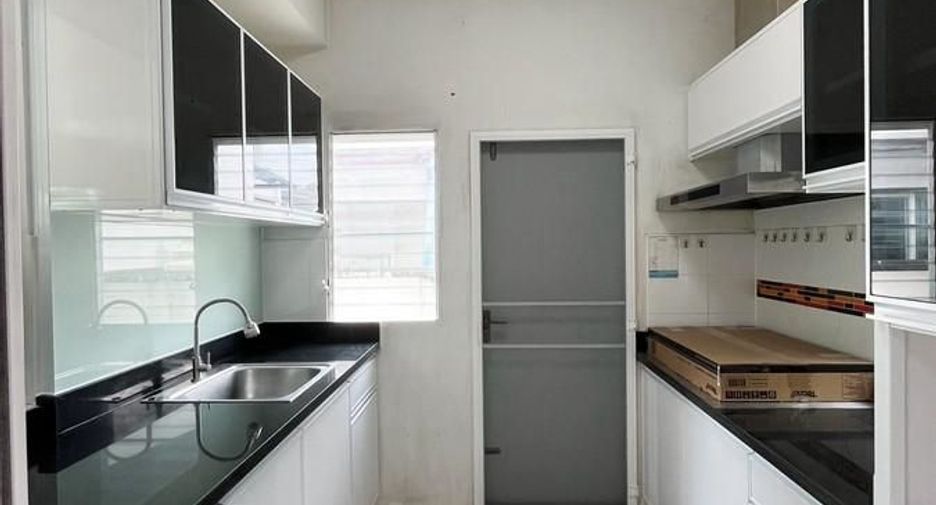À louer 3 chambres maison à Bang Bo, Samut Prakan