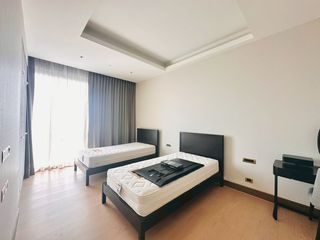 Condo en alquiler de 3 habitaciones en Khlong San, Bangkok