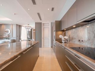 Condo en alquiler de 3 habitaciones en Khlong San, Bangkok