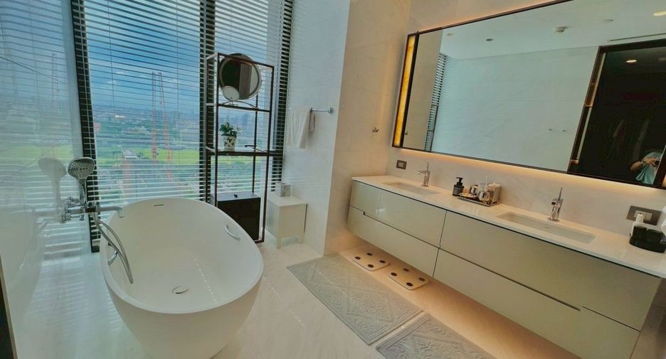 Wohnung zur Miete mit 3 Zimmer in Pathum Wan, Bangkok