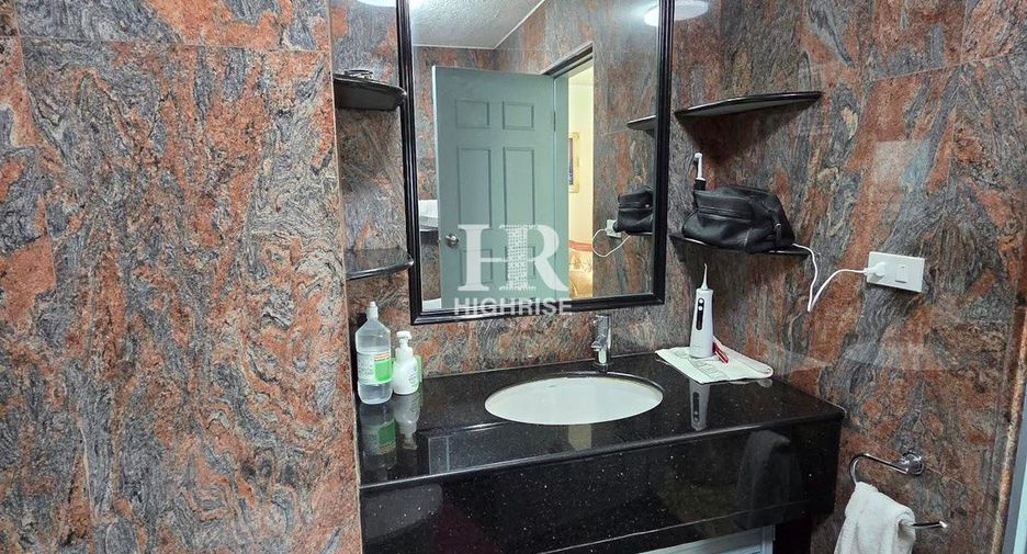 For sale 2 ベッドルーム condo in Bang Lamung, Chonburi