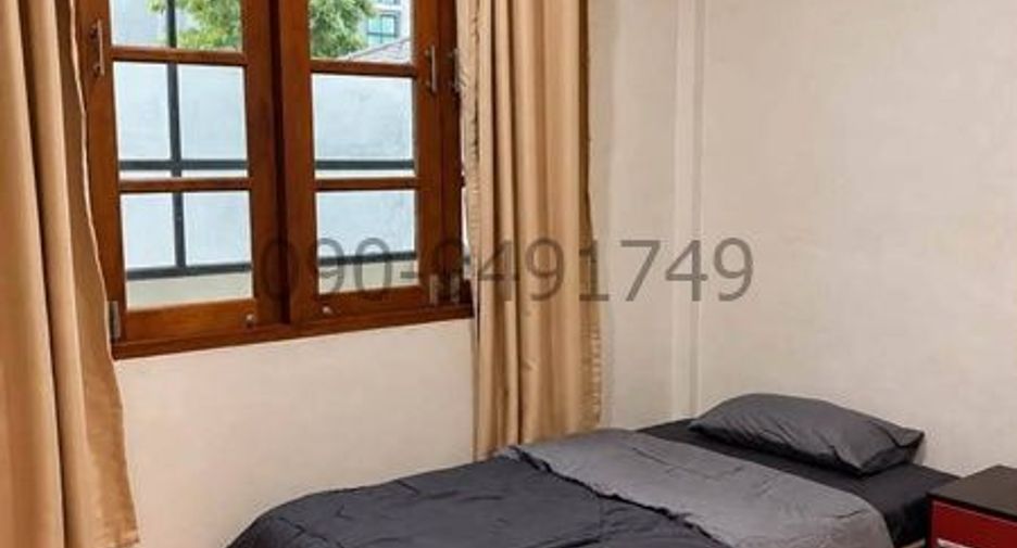 For sale 3 bedrooms house in Huai Khwang, Bangkok