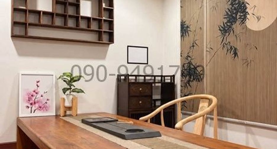 For sale 3 bedrooms house in Huai Khwang, Bangkok