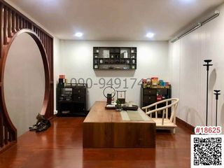 For sale 3 bedrooms house in Huai Khwang, Bangkok