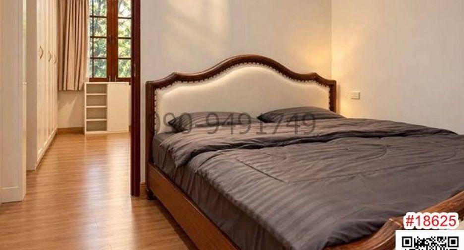 For sale 3 bedrooms house in Huai Khwang, Bangkok