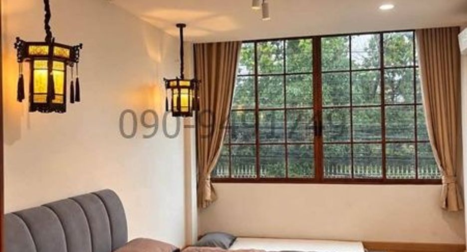 For sale 3 bedrooms house in Huai Khwang, Bangkok