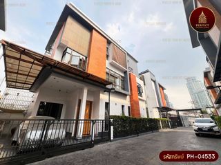 For sale 6 bedrooms house in Khlong Toei, Bangkok