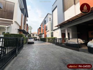 For sale 6 bedrooms house in Khlong Toei, Bangkok