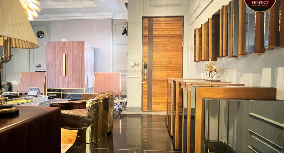 For sale 6 bedrooms house in Khlong Toei, Bangkok