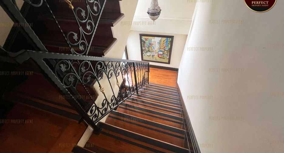 For sale 6 bedrooms house in Khlong Toei, Bangkok