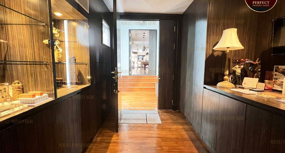 For sale 6 bedrooms house in Khlong Toei, Bangkok
