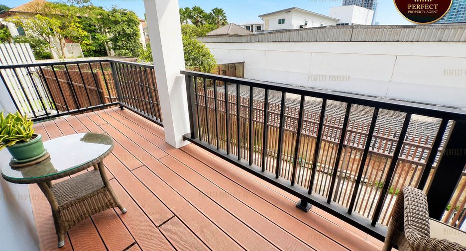 For sale 6 bedrooms house in Khlong Toei, Bangkok