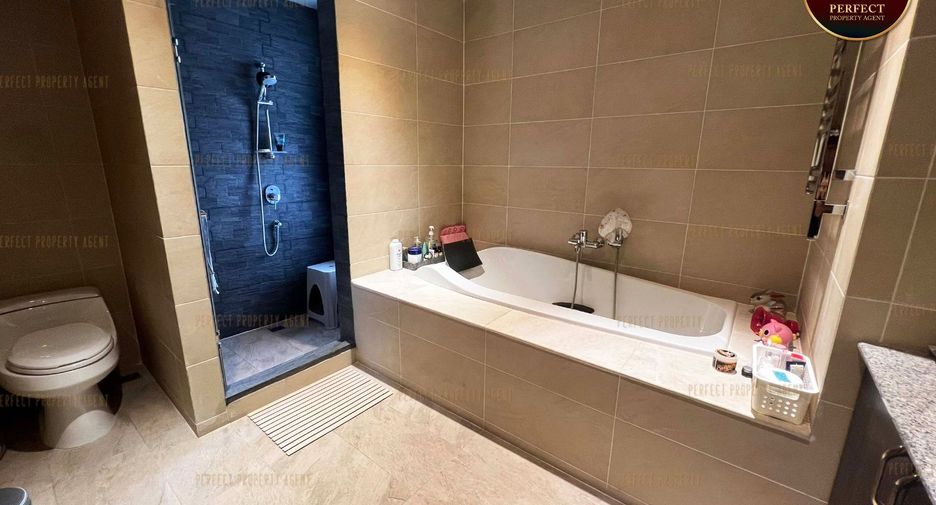 For sale 6 bedrooms house in Khlong Toei, Bangkok